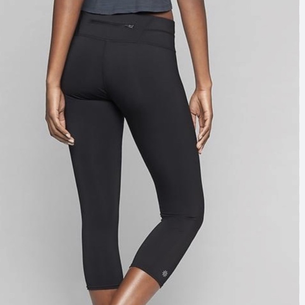 ATHLETA Sonar Capri Leggings Black Size Medium